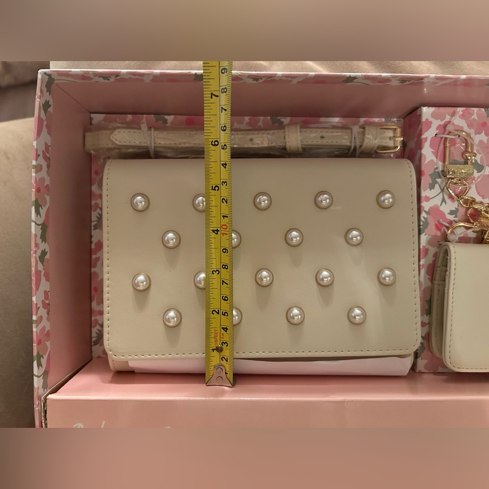 *New* Betsey Johnson Cream and Pearl 3 Piece Gift Set - Picture 9 of 16